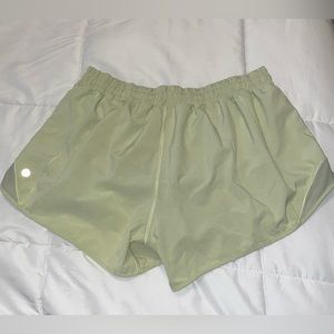 Lululemon Hotty Hot Lowrise Shorts 4 Inch Inseam Size 14 in Crispin Green